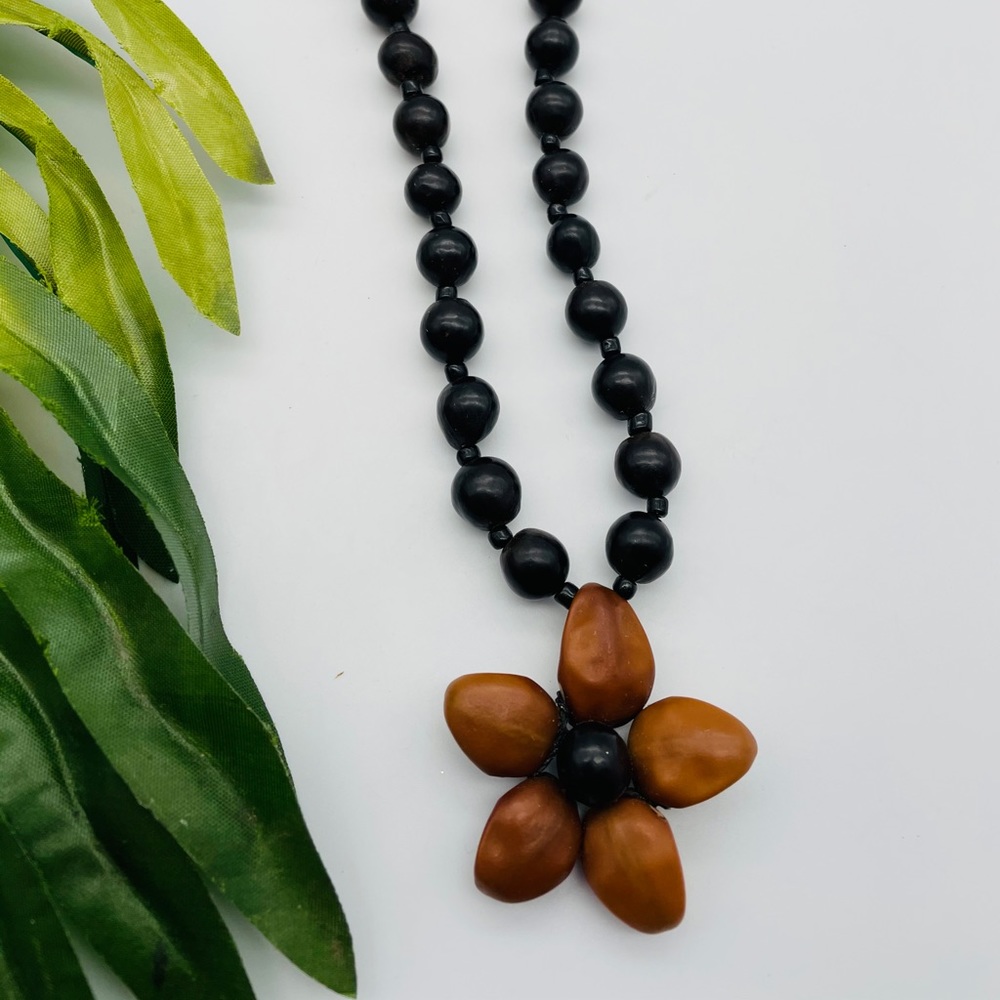 Natural flower and Black Bead Necklace